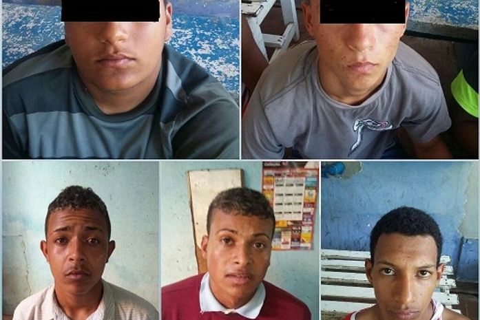 Cinco pessoas são detidas com maconha e uma moto roubada em Arapiraca