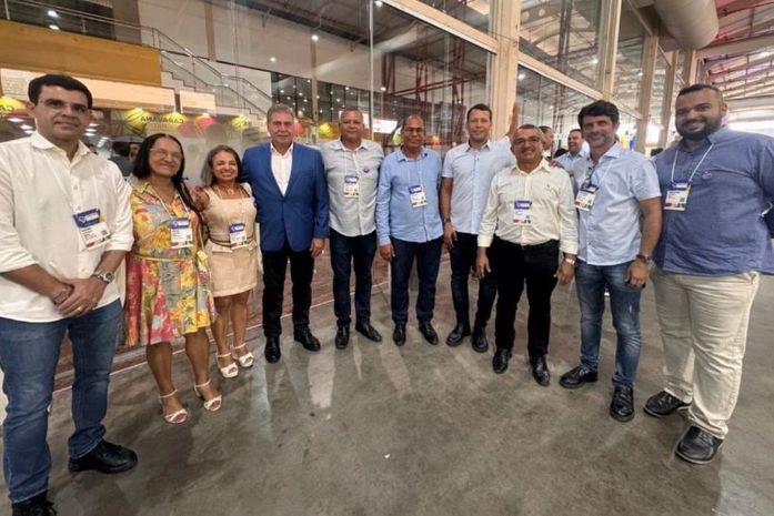 Comitiva de Olho D'água do Casado participa da Caravana Federativa em Maceió