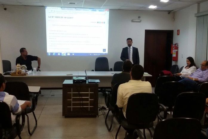 Deputado apresentou minuta de PL durante reunião