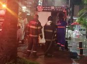 Incêndio atinge food truck e bombeiros controlam chamas na Praça Gogó da Ema