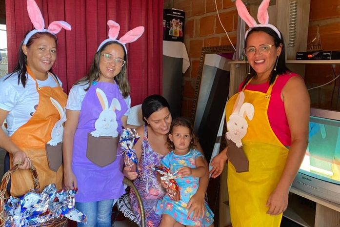 Assistência Social de Anadia distribui ovos de chocolate para pequenos do programa Criança Feliz
