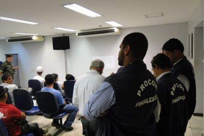 Sem solução com as empresas, consumidores recorrem ao Procon para sair do prejuízo