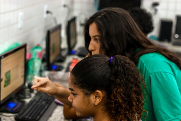 Alunos da Escola Pompeu Sarmento participam de aulas de robótica
