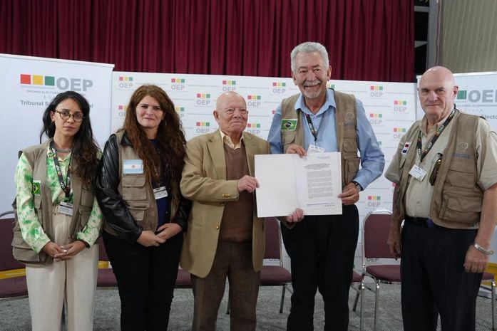 Líder da Missão do Observatório Eleitoral Internacional, deputado Paulão entrega relatório do Parlasul