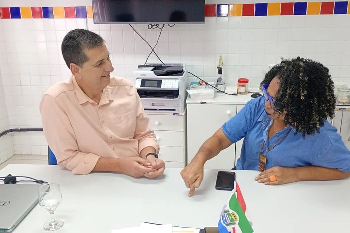 Esta ativista foi a Semdes conhecer o secretário Lenine, com nome de cantor. Gostei do cabra