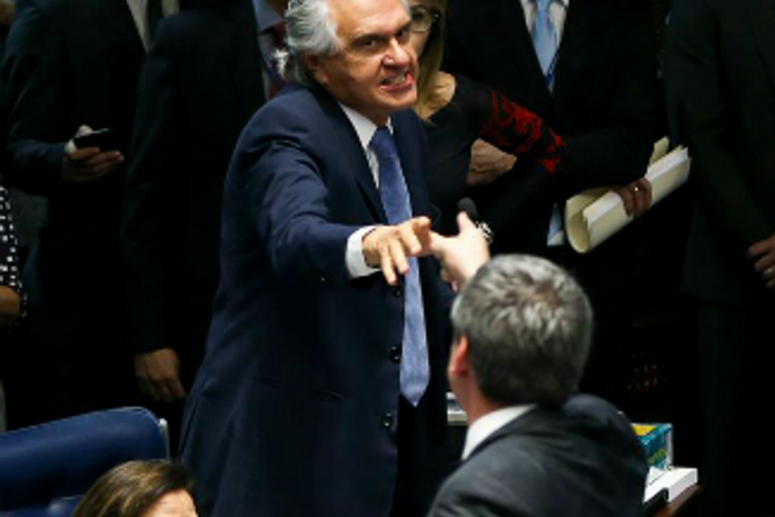 Caiado e Lindbergh quase saíram no tapa