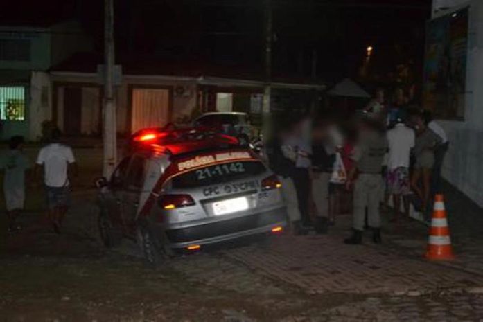 Jovens são presos acusados de praticar assaltos na praia do Francês