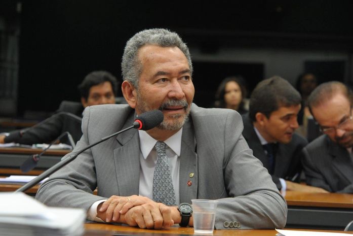 Paulão diz que interesses patronais emperram PEC do Jornalista