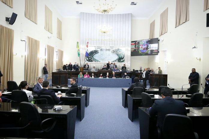 Plenário aprova PEC que dispõe sobre requisitos para reeleição da Mesa Diretora