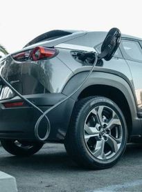 Postes usados de forma irregular para recarga de carros elétricos entram na mira do MP em Maceió