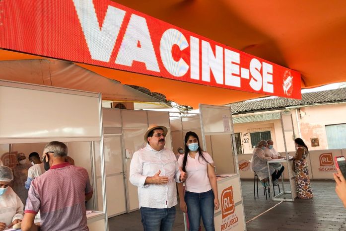 Prefeito Gilberto Gonçalves acompanhou o início da vacinação de novos grupos prioritários em Rio Largo