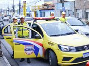 Homem é preso por desacato após empinar moto e ameaçar agentes em Maceió
