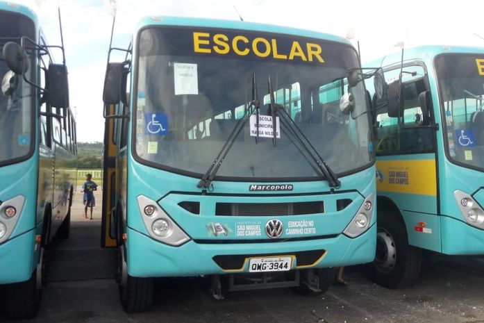 Prefeitura de São Miguel dos Campos comemora entrega de ônibus escolares