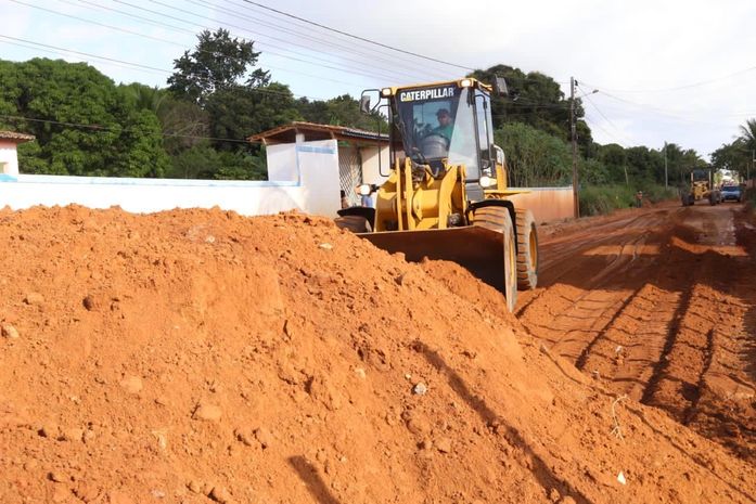 Prefeitura acelera obra de pavimentação da principal via de acesso à comunidade Cangandu