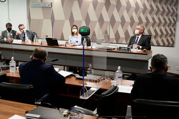 CPI: policial confirma proposta de propina e tem celular apreendido