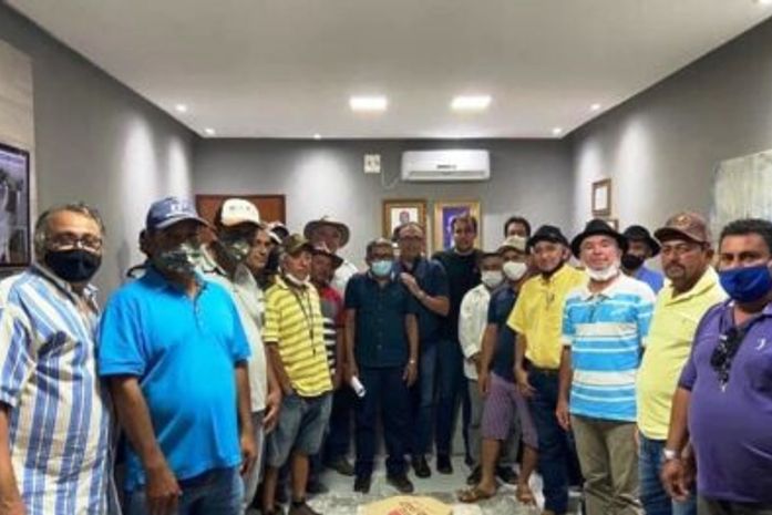 Prefeito Theobaldo Cintra anuncia que Major Izidoro terá sua própria feira de gado