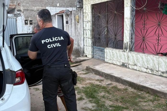 Idoso que estuprava enteada desde os 8 anos de idade é preso em Maceió após três anos foragido