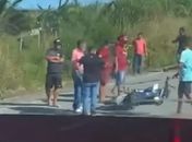Motociclista morre após colisão e motorista de carro foge sem prestar socorro na BR-101 