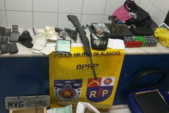 Operação Brasil Integrado prende 24 pessoas, apreende carros de luxo e armas