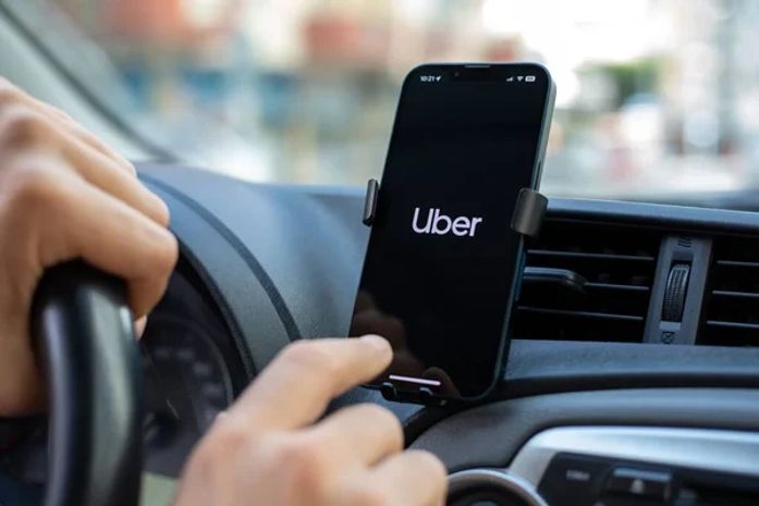 Uber é condenada a pagar indenização de R$ 23 mil a motorista de AL por desativação irregular