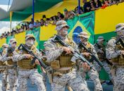 Desfile de 7 de Setembro reúne multidão e centenas de militares, em Jaraguá