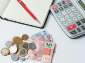  Renda defasada e inadimplência em alta: economistas orientam sobre melhor forma de pagar “contas de janeiro”