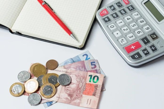  Renda defasada e inadimplência em alta: economistas orientam sobre melhor forma de pagar “contas de janeiro”