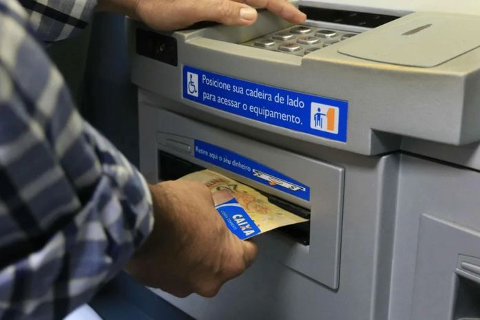 Governo de Alagoas antecipa salário dos servidores estaduais para terça-feira (16)