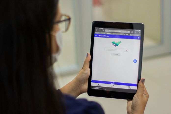 Na página inicial da plataforma, você já pode digitar o nome ou código de barras do produto