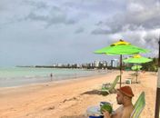 De férias em Maceió, Super Odair divulga o seu trabalho