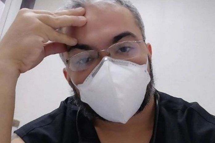 “Estamos exaustos, deprimidos e desesperançosos. A população não nos escuta há meses. Chegamos a mais de 200 mil mortos.”- diz o médico.