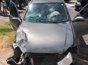 Colisão entre carro e moto deixa homem morto e outro ferido em Cruz das Almas 