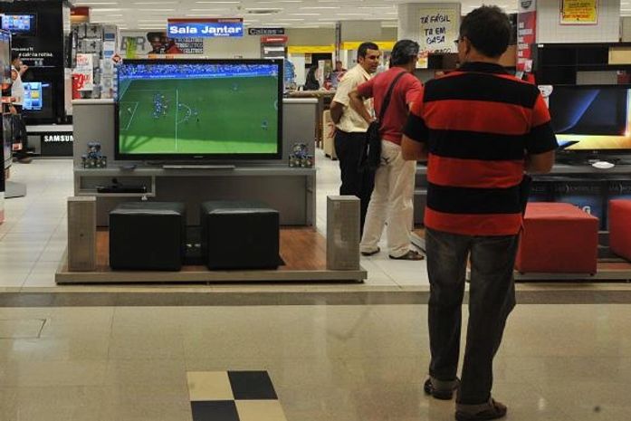 O percentual de famílias endividadas fechou setembro com alta de 0,4%