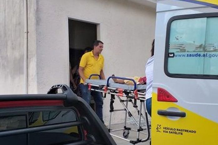 Menino, de aproximadamente oito anos, foi baleado na cabeça.