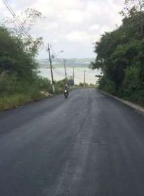 Mulher morre e homem fica ferido após motocicleta colidir contra poste em Fernão Velho
