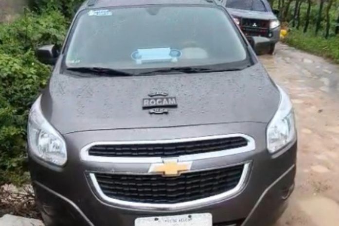 Carro da família do prefeito de Pão de Açúcar é localizado no bairro Massaranduba, em Arapiraca