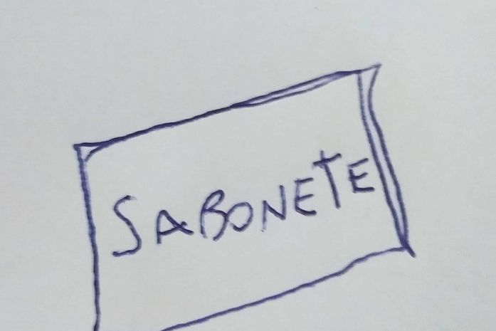 
"Não temos sabonete. Só tomamos banho com água, na torneira"- disse Douglas, que queria ser catador de papelão,igual ao pai, ou chegou novembro.
