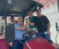 Cabo Bebeto e Alfredo Gaspar entregam trator agrícola a comunidade do sertão alagoano