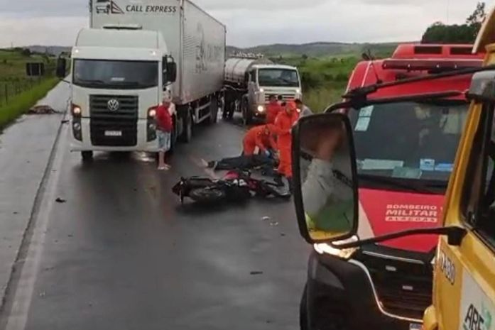 Motociclista fica ferido após colidir contra cavalo na BR-104, em Murici
