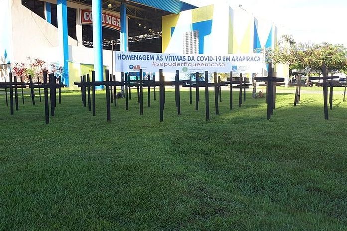 Cruzes no Bosque prestam homenagem aos mortos pelo Covid-19 em Arapiraca