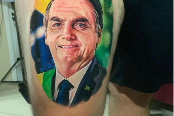Homem tatuou imagem de Bolsonaro na coxa
