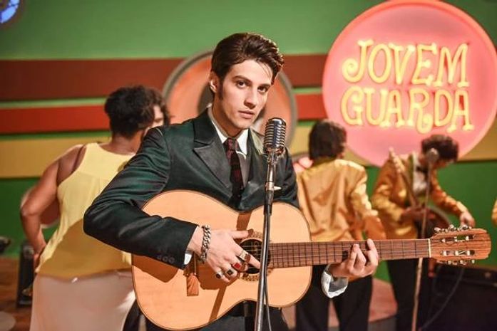 Cinebiografia do cantor Erasmo Carlos aposta nos sucessos, mas fica devendo em rebeldia - "Minha Fama de Mau"