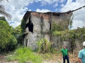 Imóvel abandonado no Clima Bom é demolido por recomendação da Defesa Civil de Maceió
