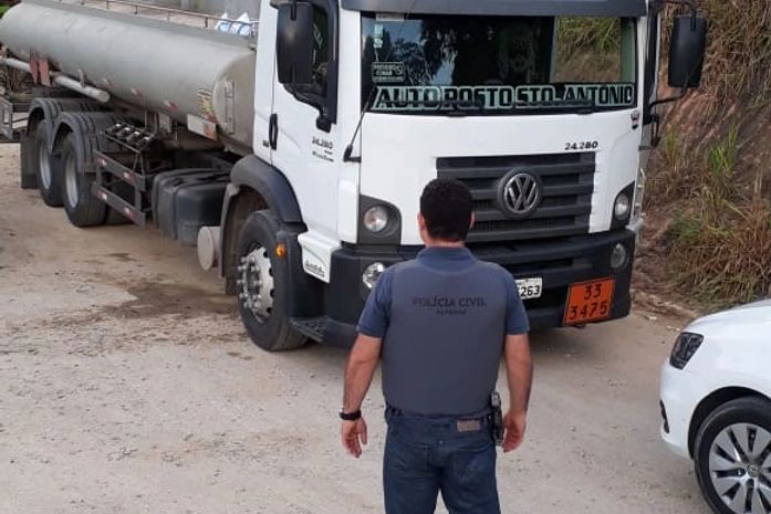 Tanque flagrado pelos policiais