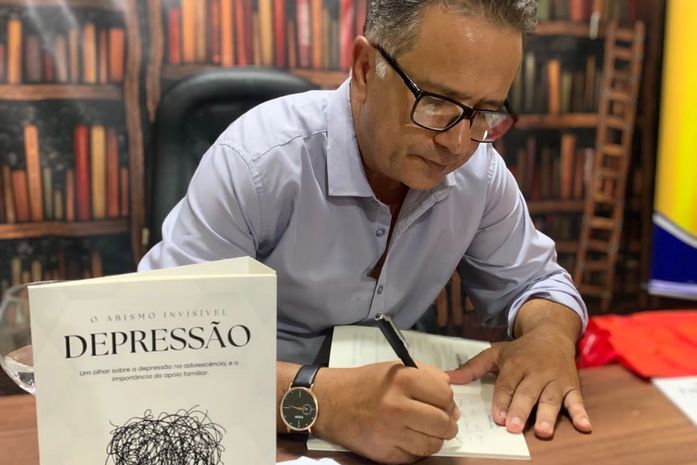 Livro de psicanalista clinico sobre tema depressão, é lançado em solenidade na Acala em Arapiraca