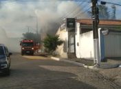 Bombeiros são acionados para combater incêndio em residência em Palmeira