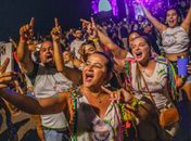 Milhares de foliões levam alegria e muita animação ao Folia de Rua no Lago da Perucaba