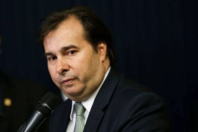 Bolsa Família "escraviza as pessoas" e deixa beneficiários dependentes do governo, diz Rodrigo Maia