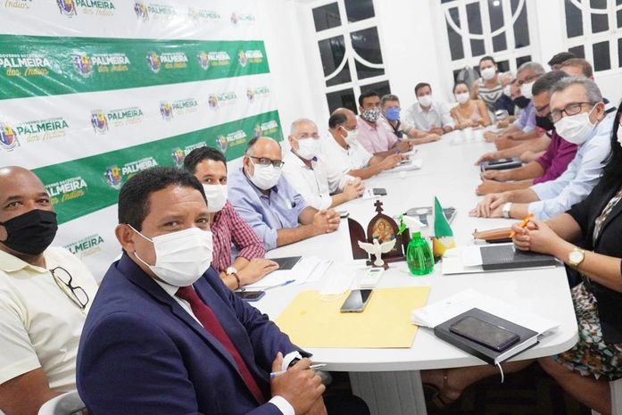 Prefeito Júlio Cezar reúne equipe e pede unidade, alinhamento e resultado