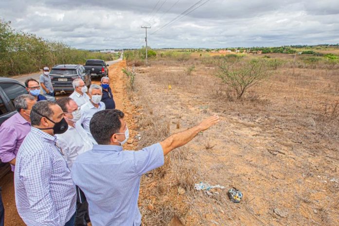 Luciano visita áreas para construção do aeroporto de Arapiraca